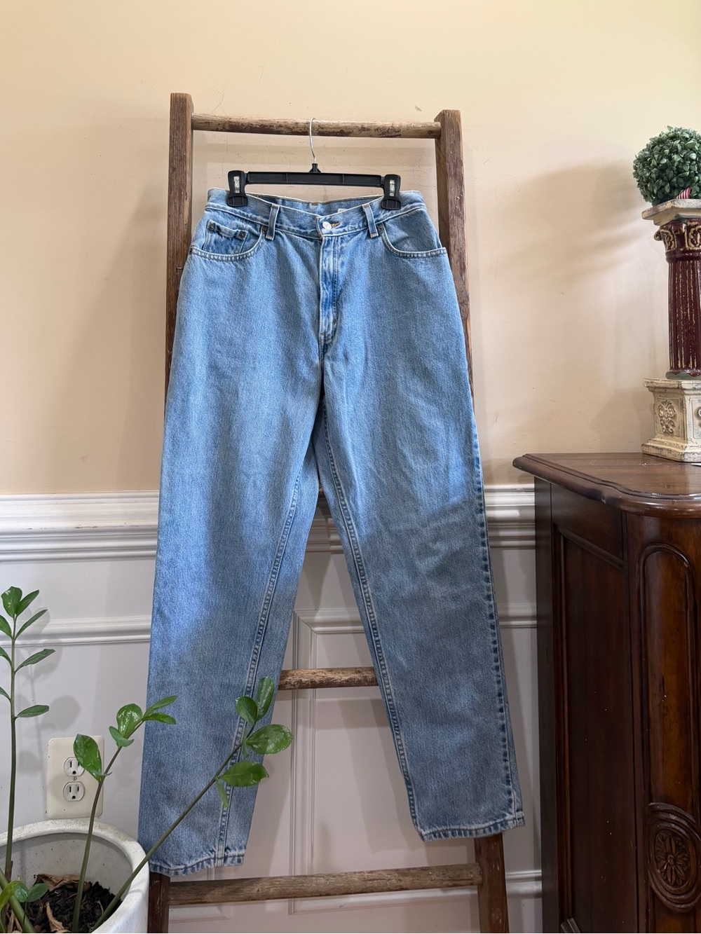 Levi’s 550 Relaxed Fit Tapered Leg Light Wash High-Rise Denim Jeans
